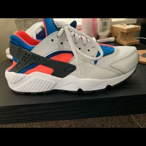 Nike shoes never worn